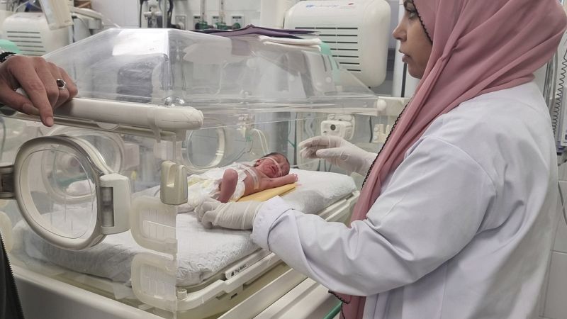 γάζα: πέθανε το βρέφος που είχαν σώσει οι γιατροί με καισαρική από τη νεκρή μητέρα του