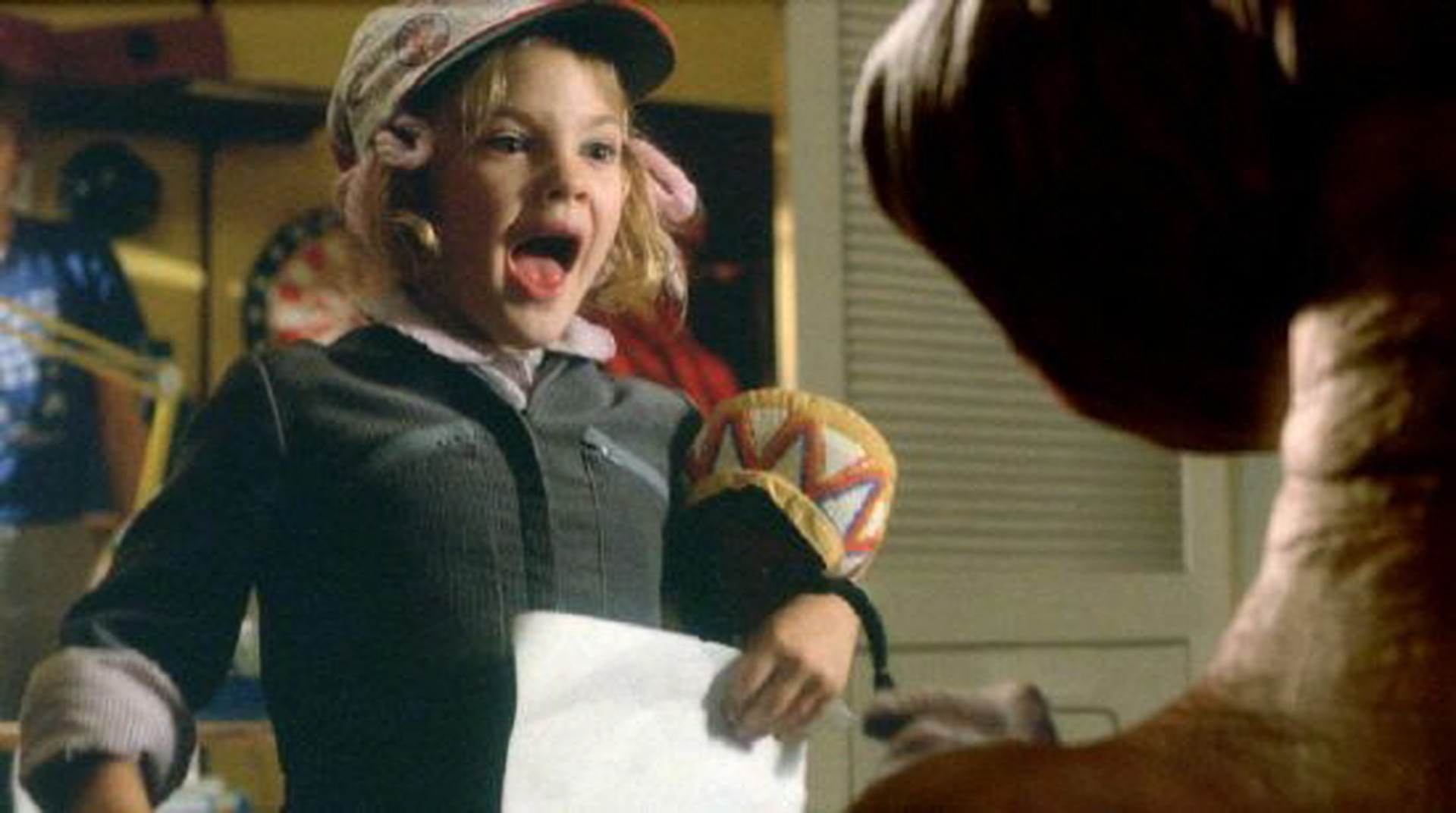 <p>Mit nur 7 Jahren spielte Barrymore bereits eine Hauptrolle in Spielbergs "E.T. – Der Außerirdische". Zuvor hatte der 90er Star bereits zwei Rollen in Fernsehfilmen und eine Kinorolle gespielt.</p>