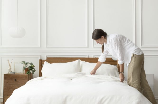 dormir con la cama limpia: cómo sacar las manchas y las bacterias de un colchón y cada cuánto hay que hacerlo