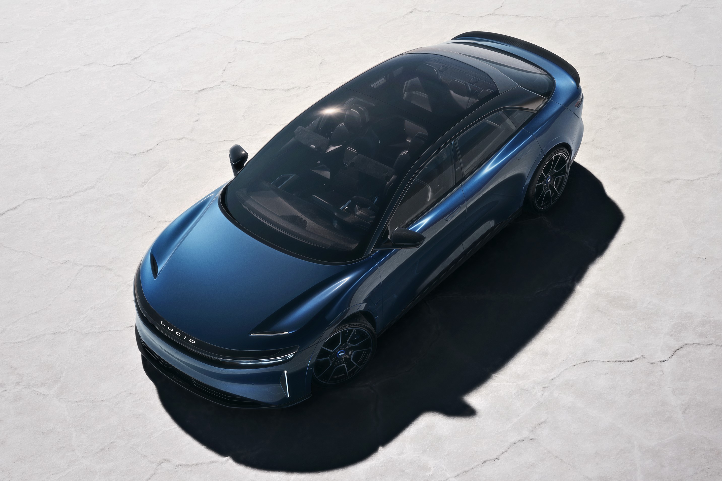 lucid air sapphire najszybszym produkcyjnym sedanem na świecie. podobny spalił się w warszawie