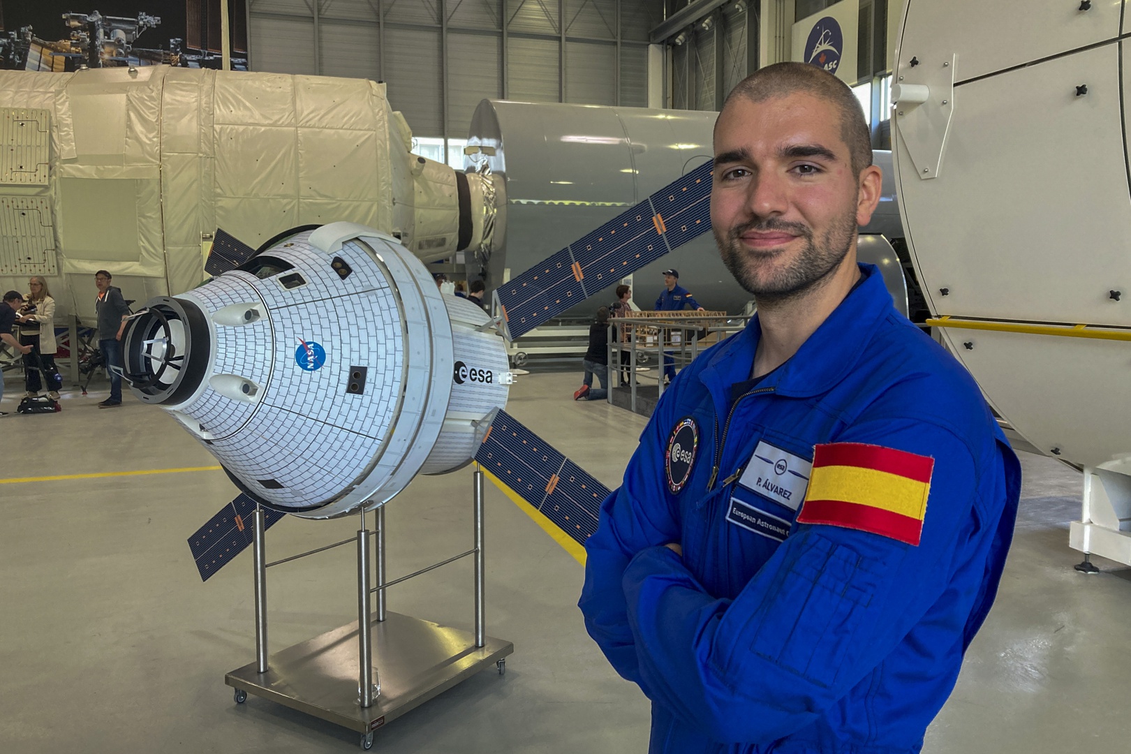 se gradúan cinco nuevos astronautas en el centro europeo de la esa en colonia (alemania)