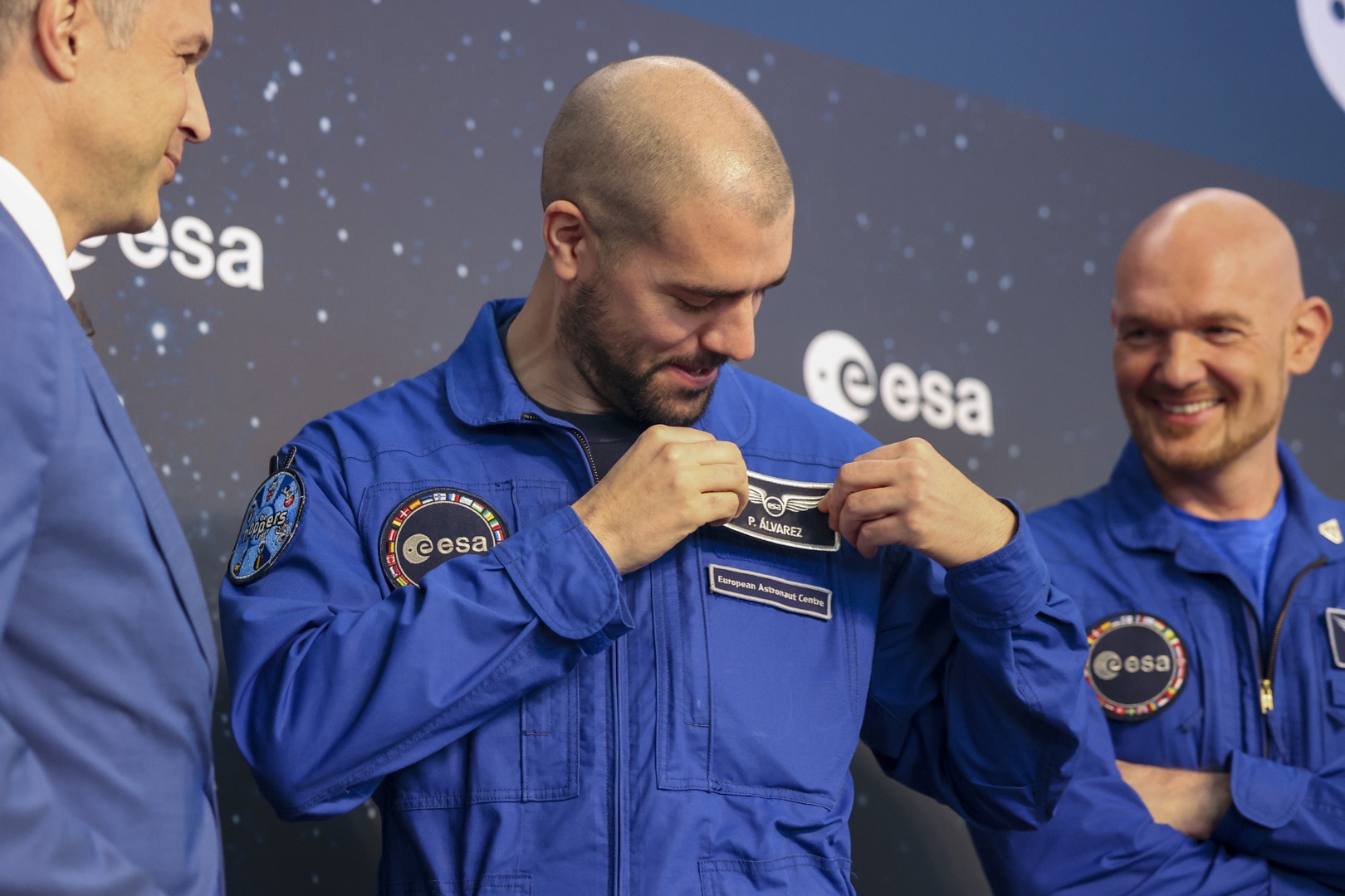se gradúan cinco nuevos astronautas en el centro europeo de la esa en colonia (alemania)