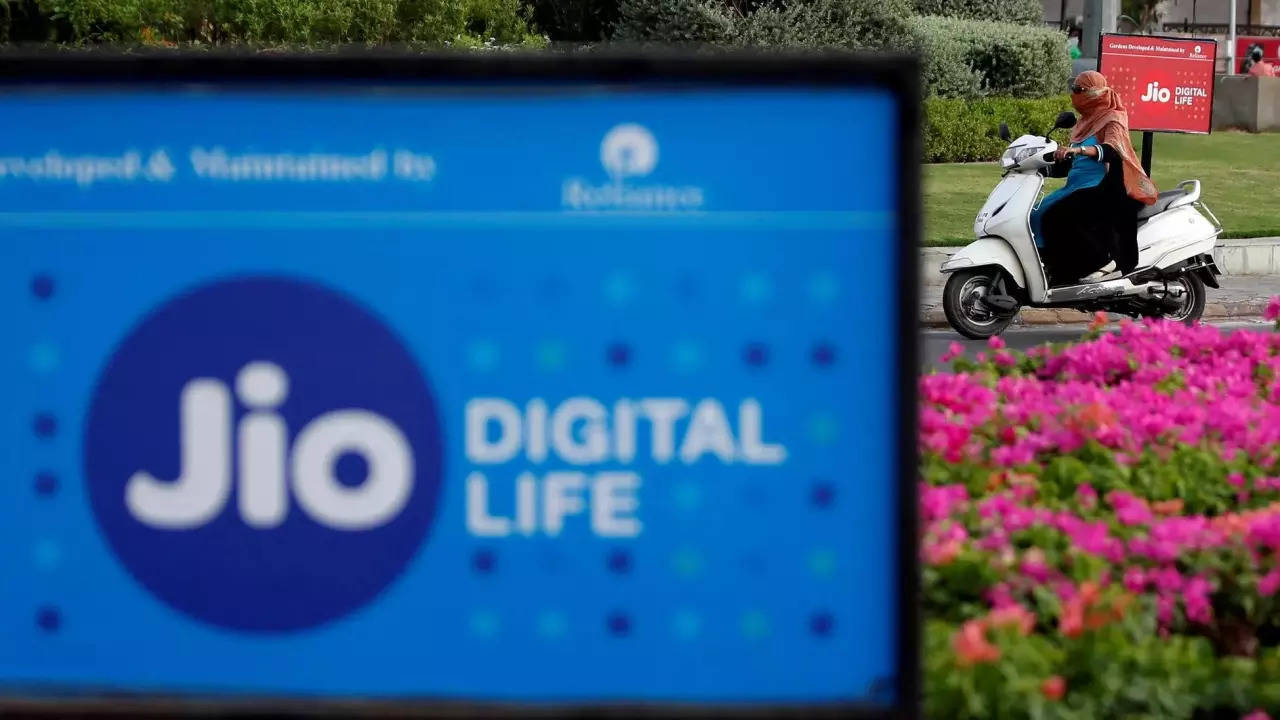 reliance jio q4 results: rjio reports 13.2% rise in profit to rs 5,337 crore