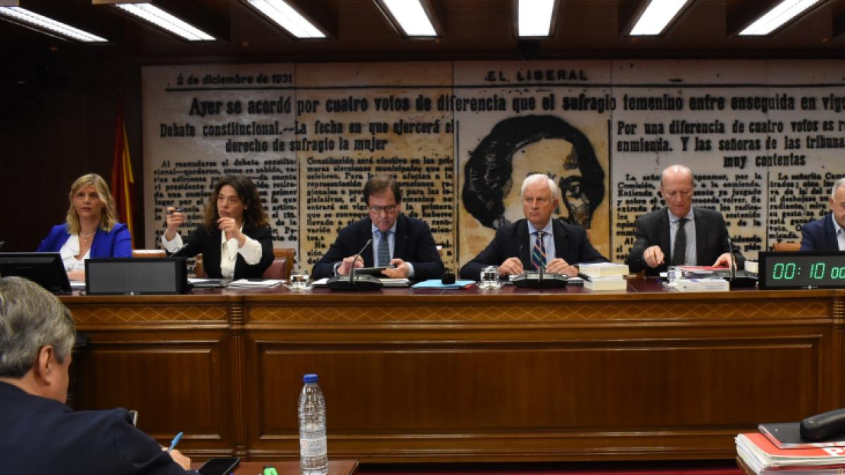 Rifirrafe Entre Dos Senadores Del PP Durante La Tensa Comparecencia De ...