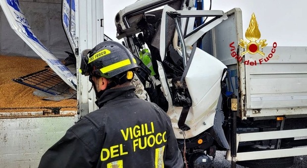 Schianto Tra Mezzi Pesanti Sull'autostrada Del Brennero: Un Morto E ...