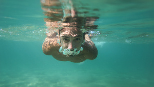 egy tudós 100 napig a víz alatt élt, hogy kiderítse milyen változásokon megy át a teste