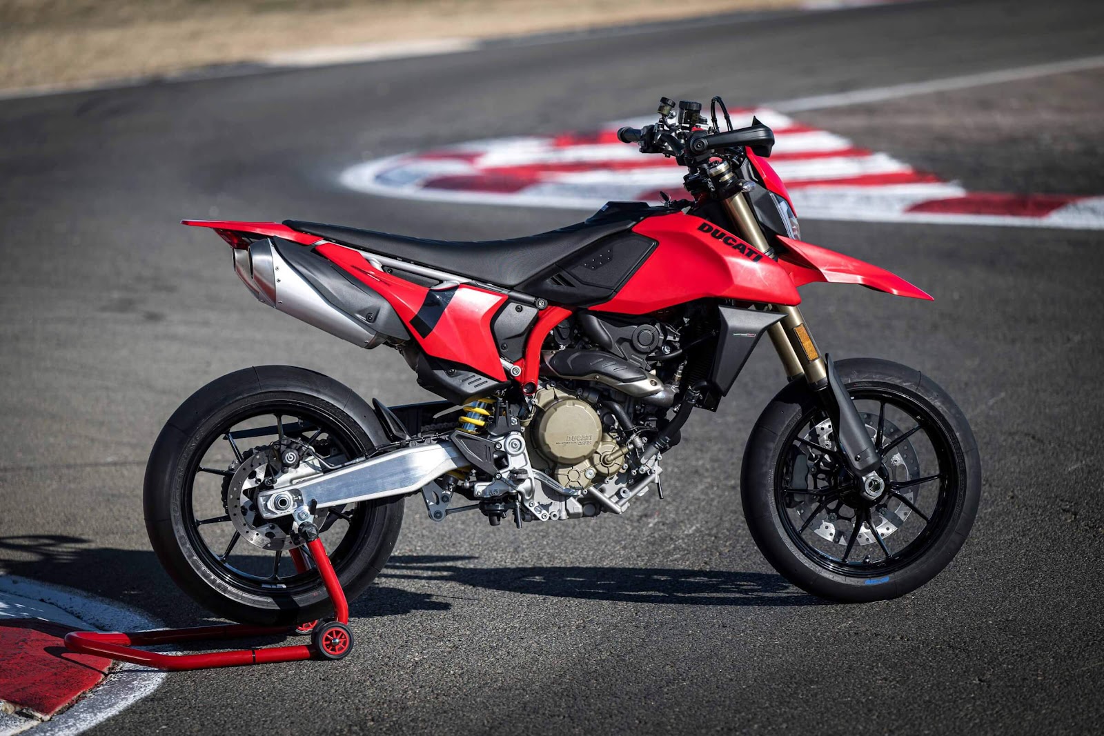 ensaio – ducati hypermotard 698 mono – beleza e eficácia