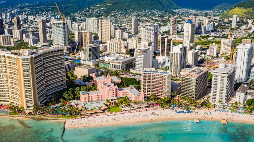<p>Oahu, the Hawaiian island home to the capital city of Honolulu, is a popular vacation spot for Japanese visitors. The reason why many Japanese people visit Hawaii is likely similar to why many of us do, because the islands bring so much peace, relaxation, and comfort. (And the flight time is not too terrible from Tokyo.)</p>