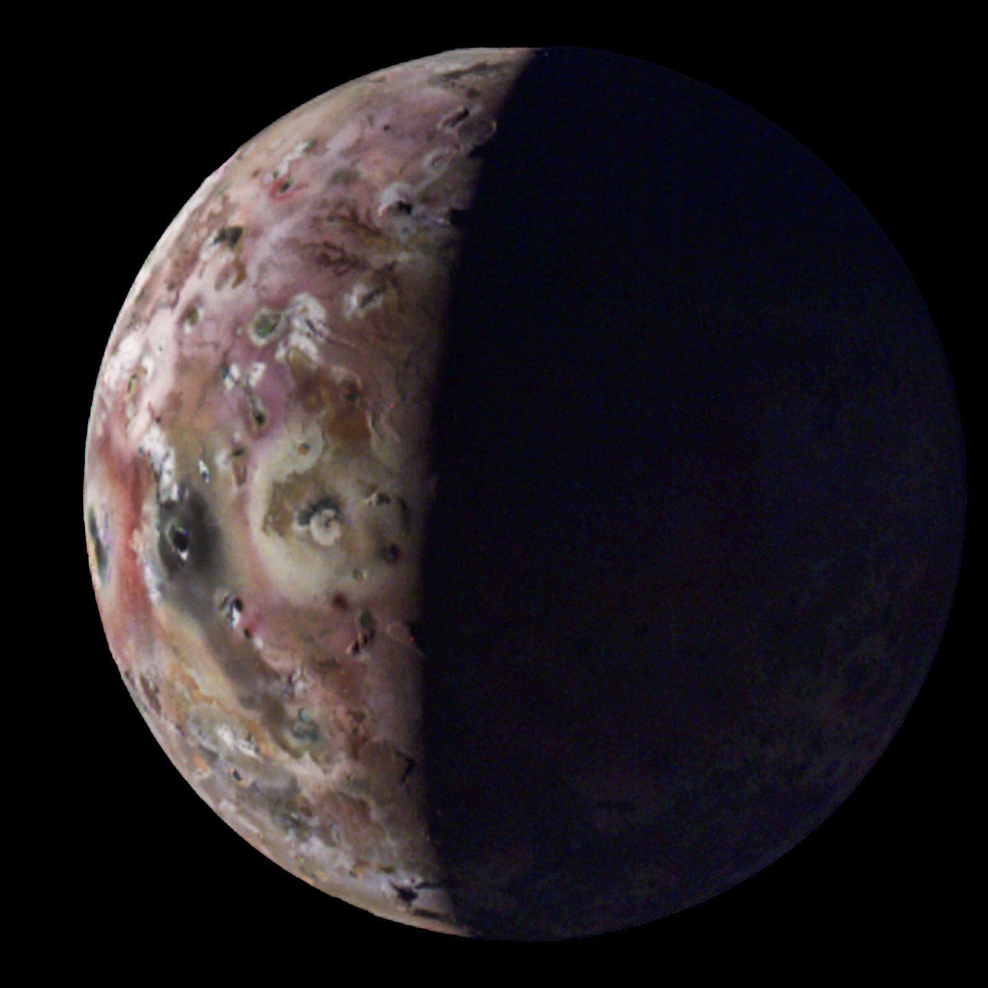 nasa libera impactante imagen de la luna volcánica júpiter io