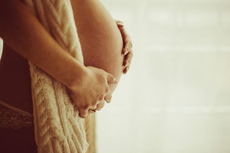 bukan sekadar mitos, ini alasan kenapa ibu hamil dilarang keluar malam