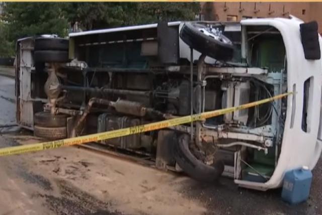 EN VIVO| Movilidad En Bogotá: Ruta Escolar Sufre Volcamiento Tras ...