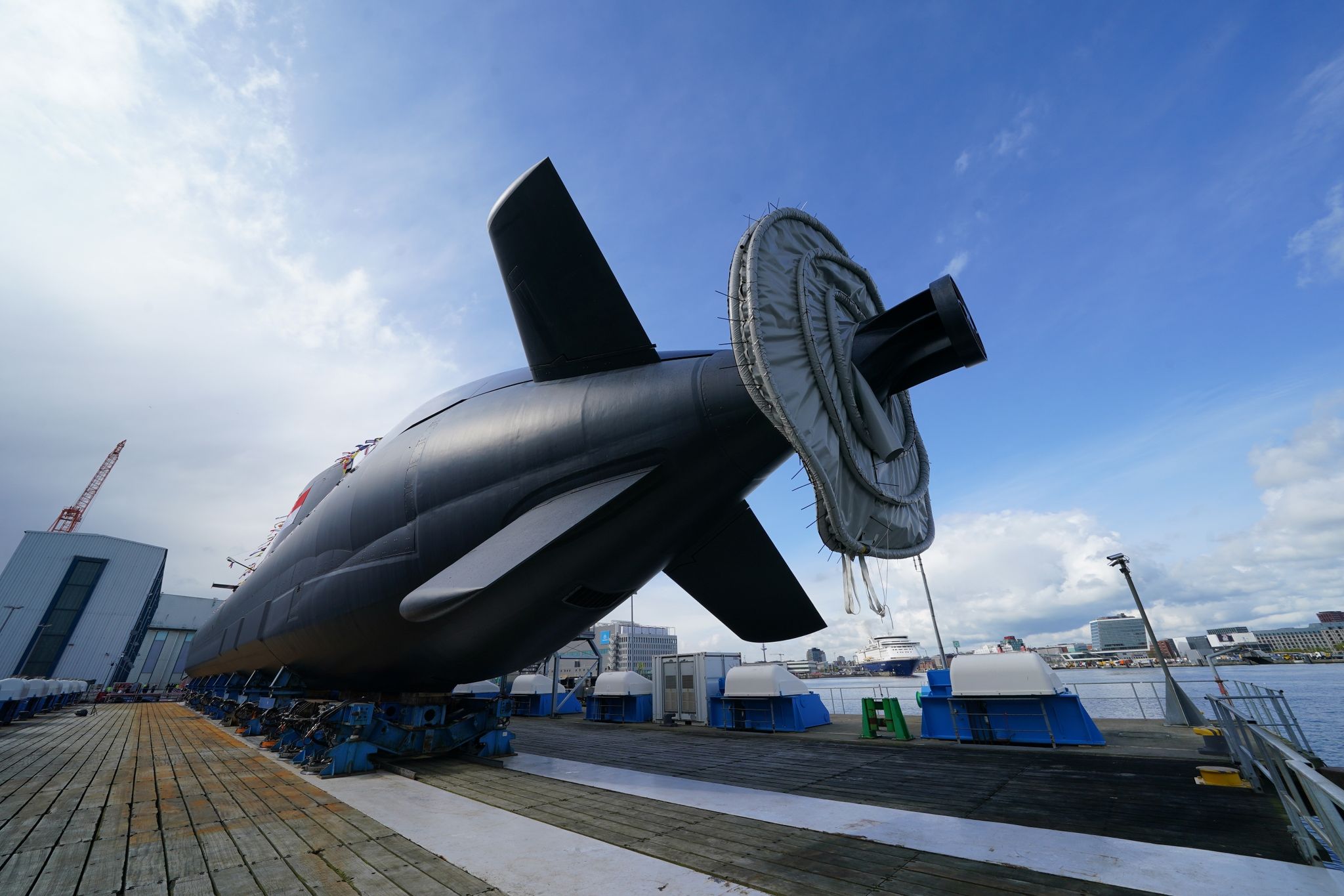 rüstungshilfe aus kiel: weiteres u-boot für singapur getauft
