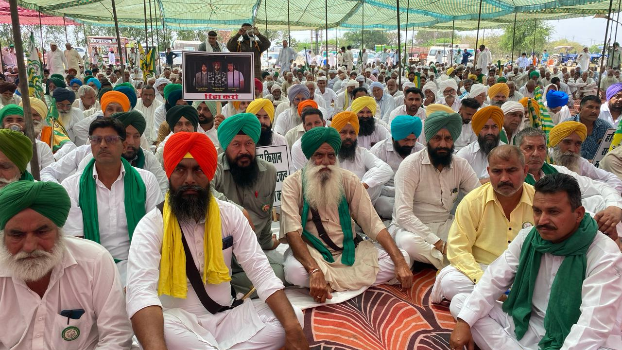 farmers hold mahapanchayat seeking release of farmers, gave a week ultimatum to haryana government