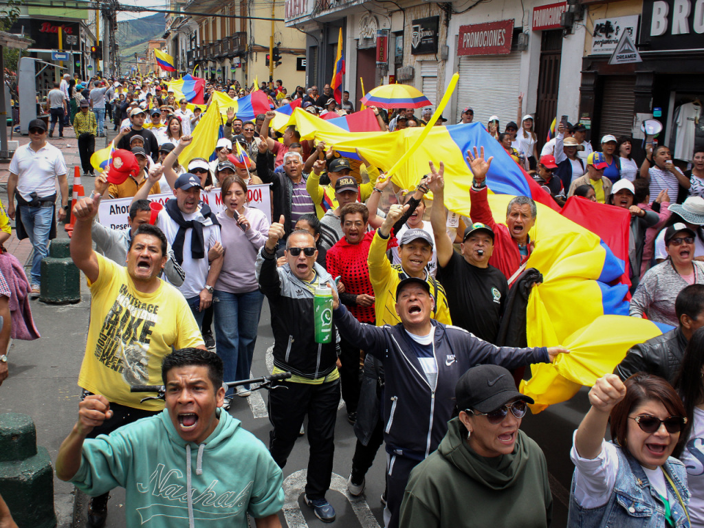 proteste in kolumbien: hunderttausende gegen reformpläne der regierung