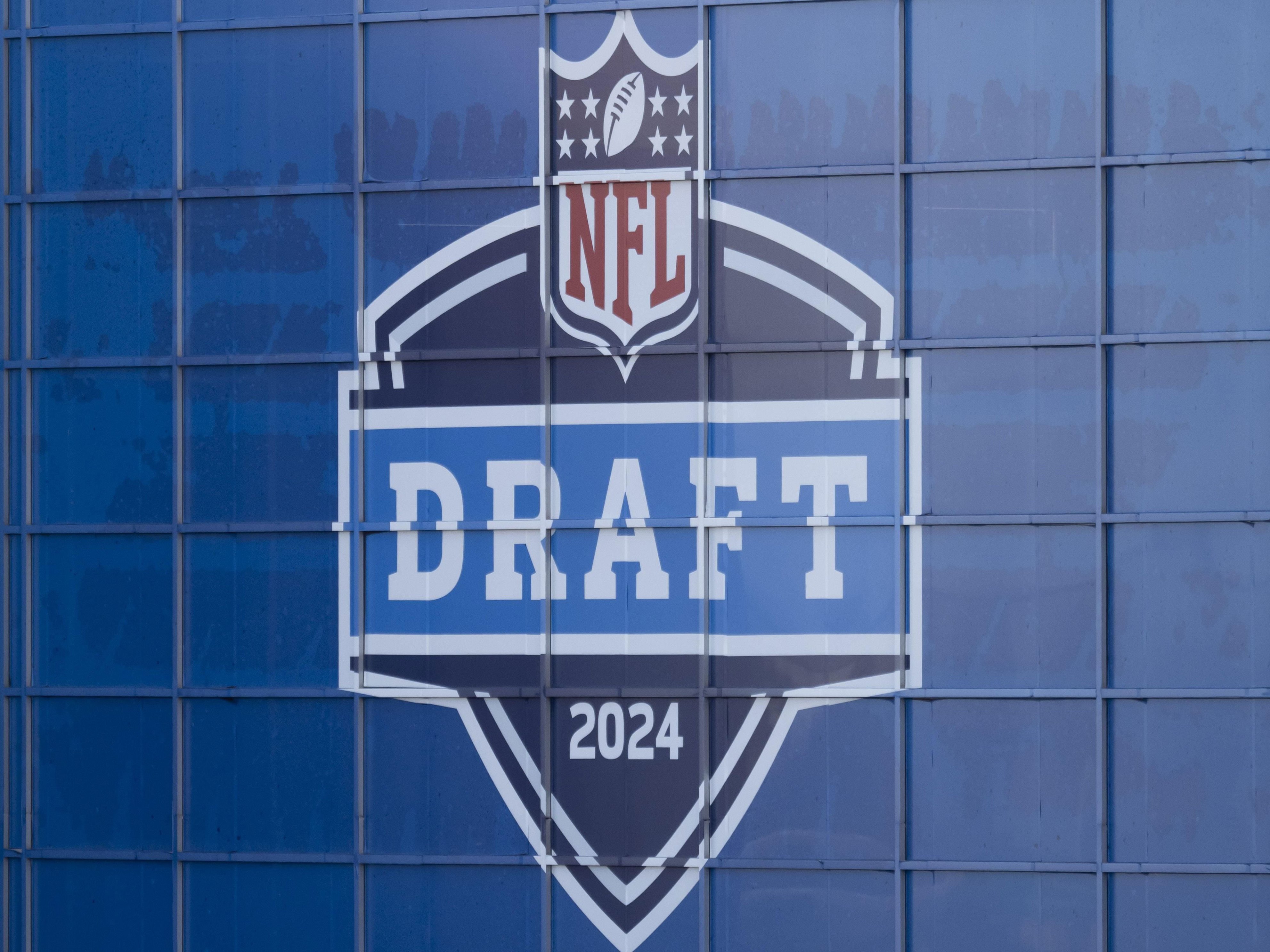 ¿por qué no eligen los panthers en el primer lugar del draft de la nfl 2024 si tienen el peor récord?