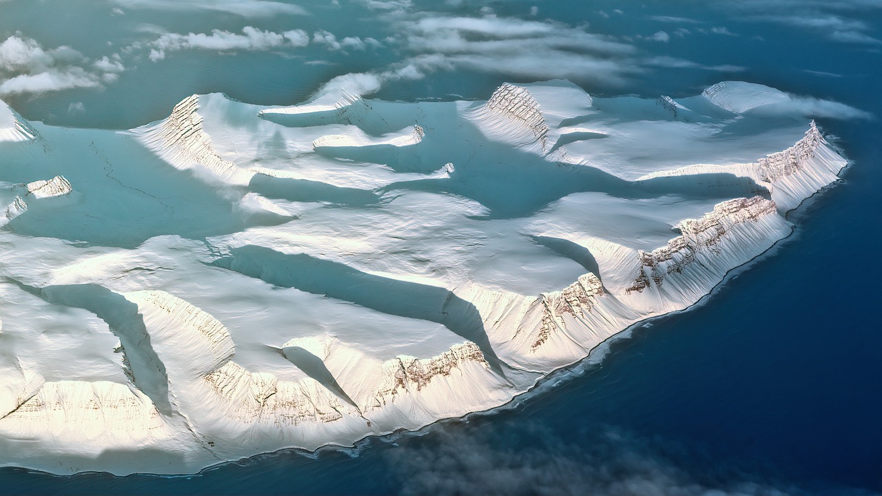 científicos descubren 46 lagos bajo el hielo de la antártida
