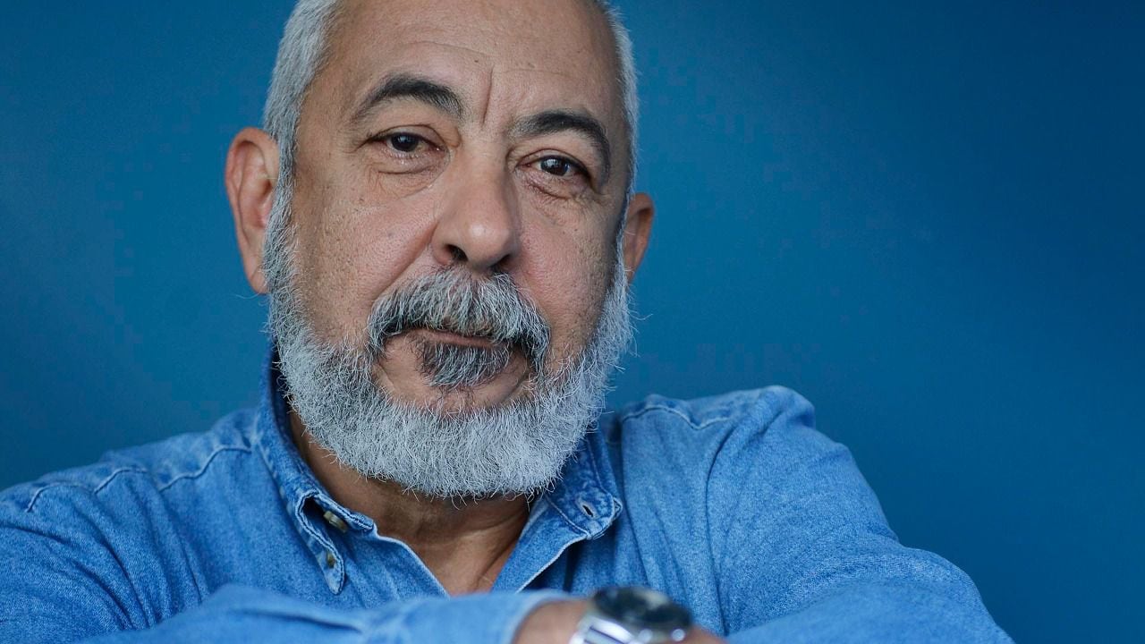 leonardo padura y el castrismo: la mirada crítica pero cautelosa del principal escritor cubano vivo