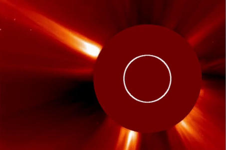 Doomed comet spotted near the sun during the April 8 total solar eclipse<br><br>