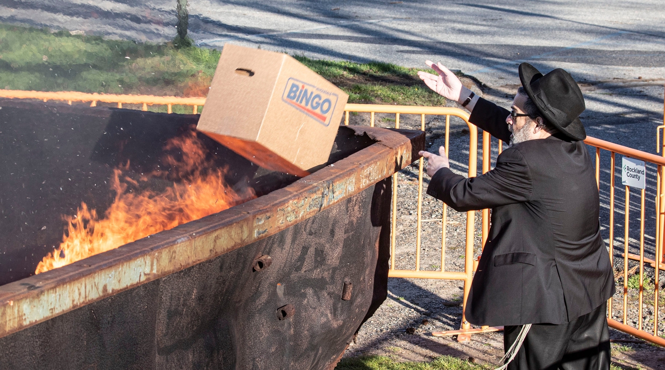 Orthodox Jews prepare for Passover with burning of bread ritual