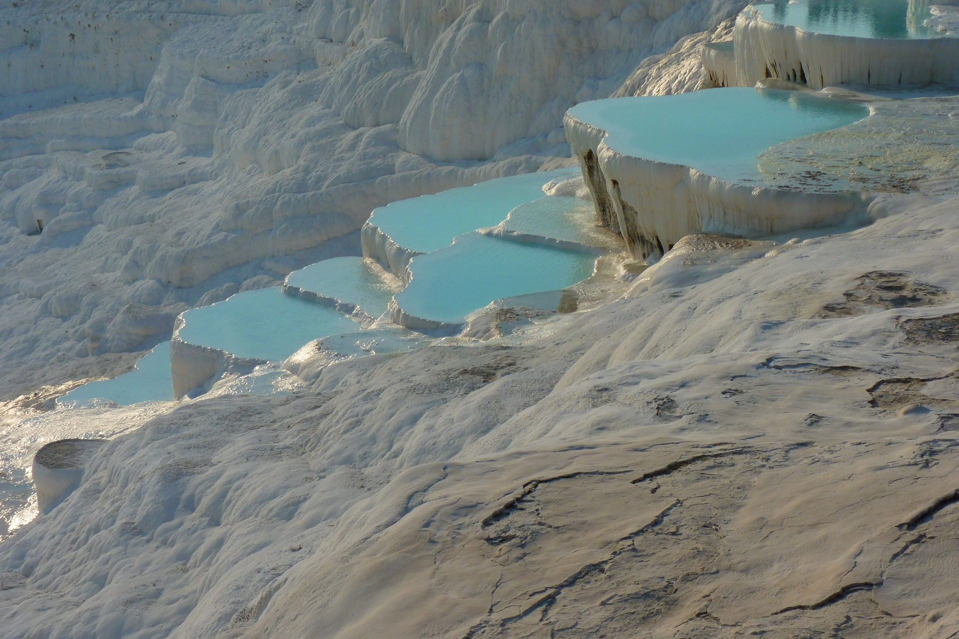 <p>Pamukkale means 'cotton castle'. The town in western Turkey is known for its thermal pools and travertine terraces formed by mineral-rich hot springs. In fact, Pamukkale is a UNESCO World Heritage Site that offers stunning views.</p> <p>Photo: LoggaWiggler / Pixabay</p>