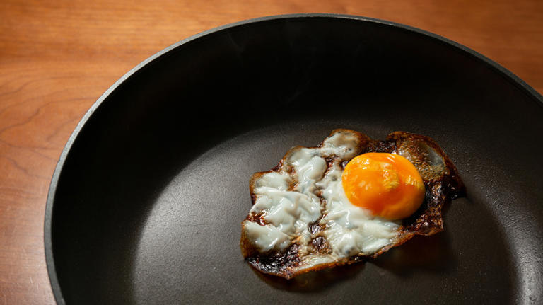 17 Mistakes Everyone Makes When Cooking Fried Eggs, According To An Expert