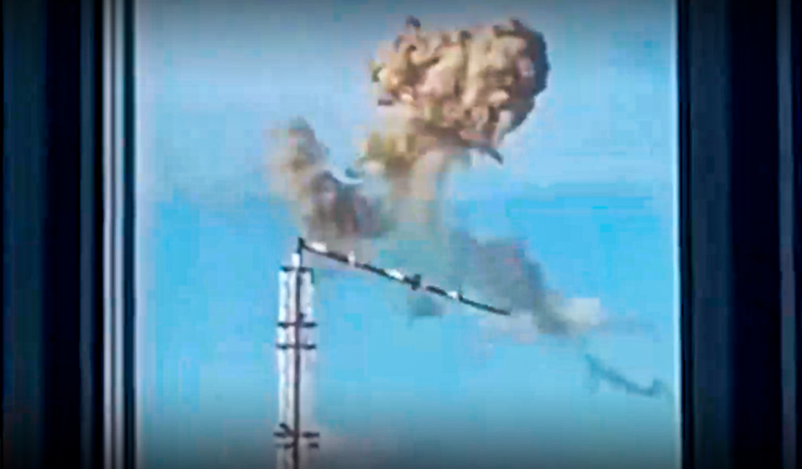 bombardean torre de la televisión de járkov, en ucrania: videos muestran el derrumbe