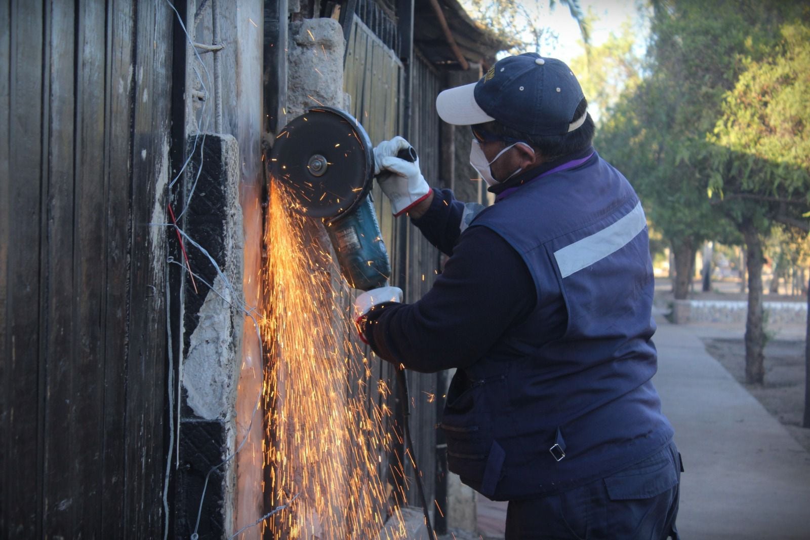realizan operativo de demolición en inmueble tomado en san ramón: vivienda era utilizada para venta de drogas