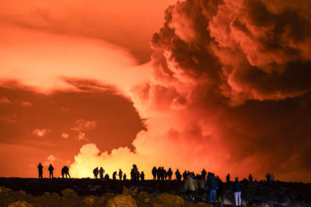 Iceland Volcano Eruption: Scientists Issue Urgent Lava Warning<br><br>