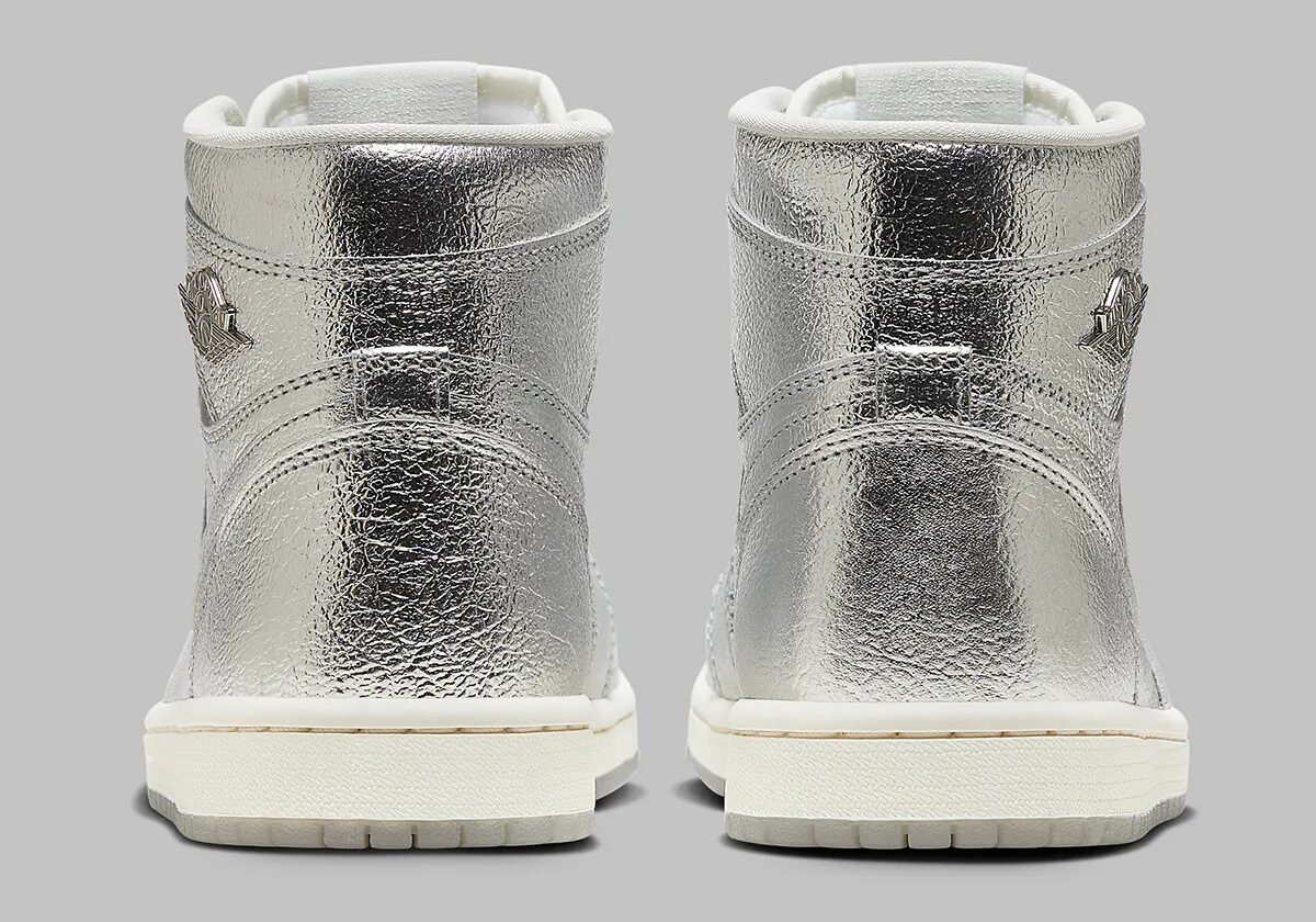 air jordan 1 chrome metallic silver: le vibranti sneakers che manderanno in estasi collezionisti e appassionati