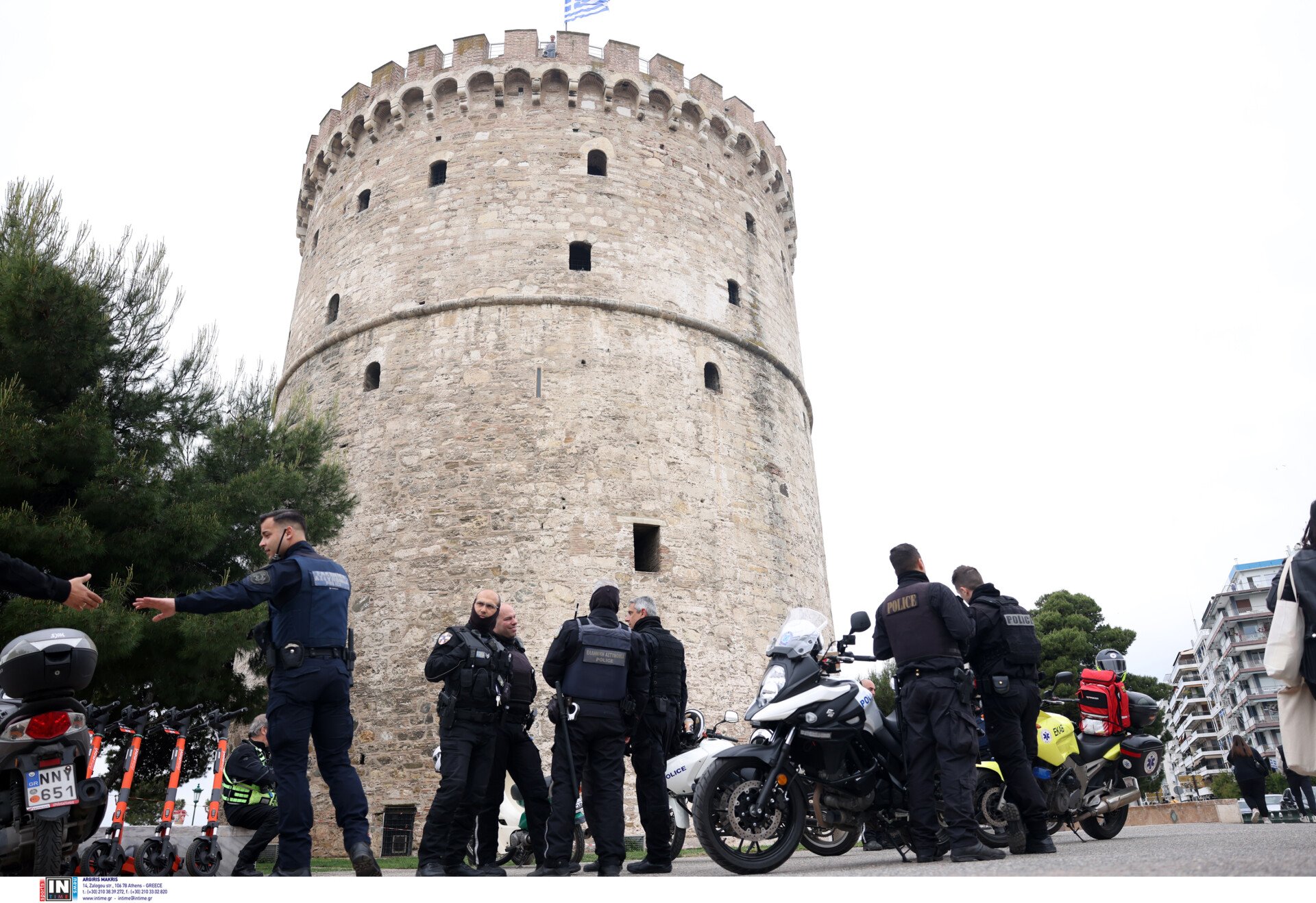 θεσσαλονίκη: ταυτοποιήθηκε ο άνδρας που έπεσε από τον λευκό πύργο