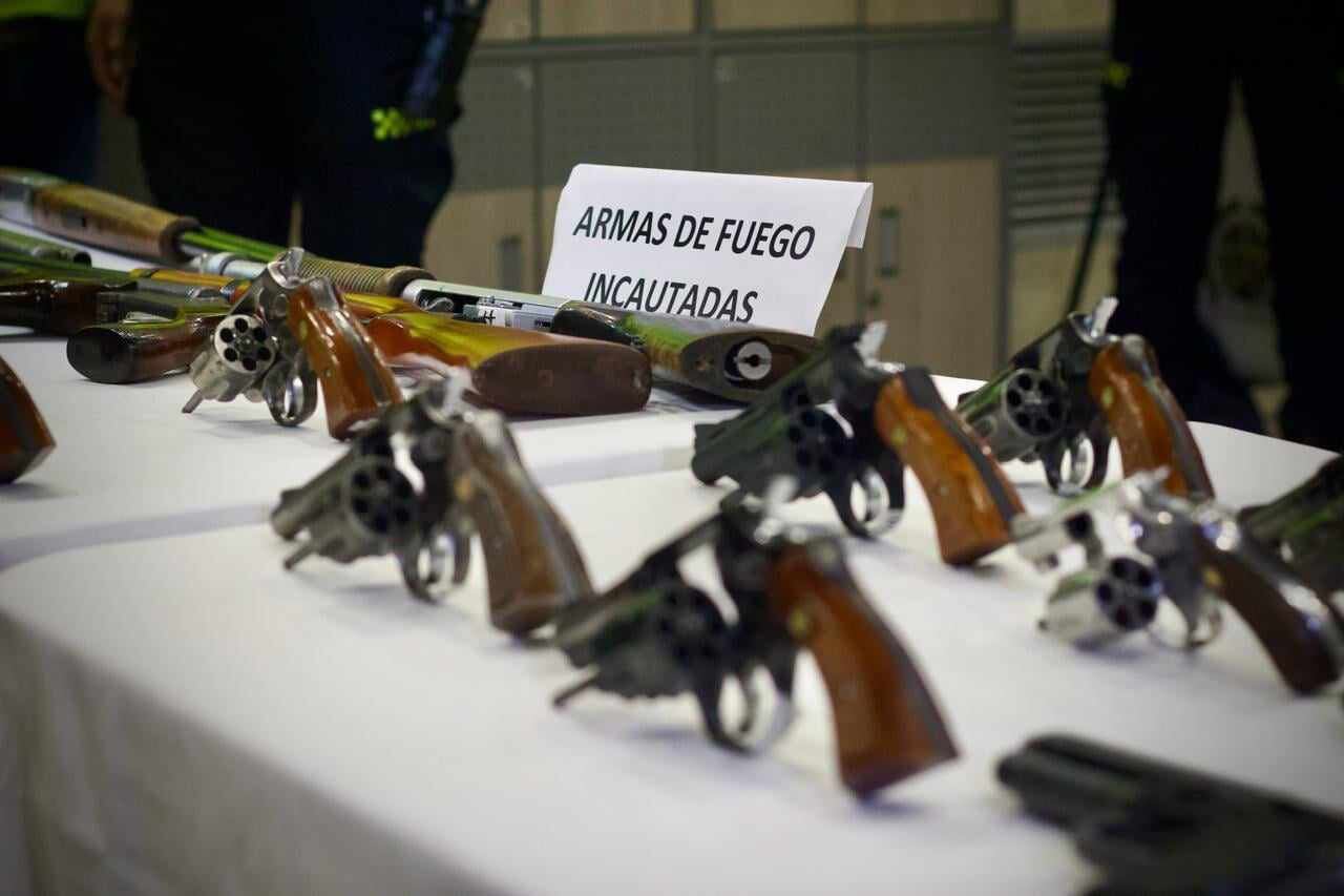 desarticulan a los roncos en bogotá: grupo delincuencial dedicado a la venta de armas, municiones y estupefacientes