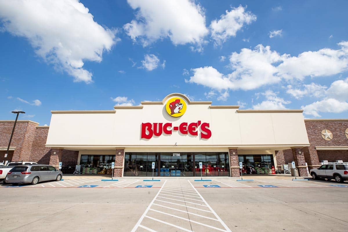 <p><strong>Buc-ee's holds the world record for the World's Largest Convenience Store! Their location in New Braunfels, TX is 66,335 square feet huge. At their Katy, TX location they have the World's Longest Carwash at 255 feet.</strong></p> <p> The Beaver is the company mascot and logo, and during the carwash a colorful beaver is projected onto your windshield. Soap in all the Bucee's colors (red and yellow, with some others thrown in for fun) come pouring down and your car is bathed for a full 5 minutes. We know this has nothing to do with food…but it kinda does…read the next paragraph.</p>