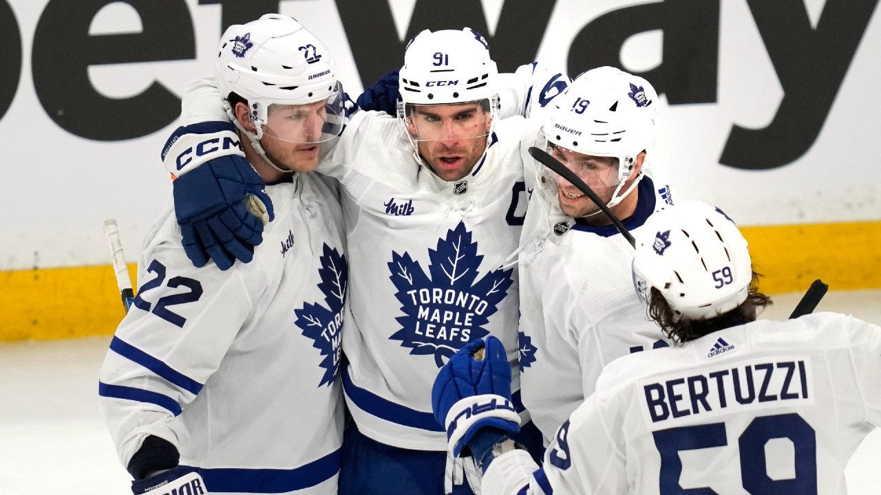 maple leafs rally past bruins to tie series