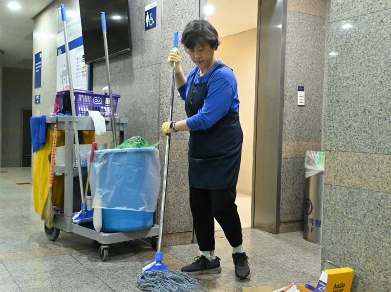 韓国の若者は食事の回数や野菜を減らし、中高年は会社の倒産や老後資産に頭を抱える 「半地下」の格差社会は今…与党大敗の総選挙ルポ
