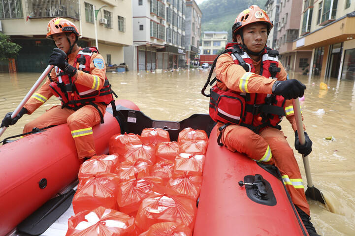 중 남부 광둥성 “거의 100년만의 폭우”…14명 사망·실종, 11만명 대피