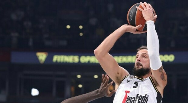 Serie A, La Virtus Bologna Batte Reggio Emilia E Conquista Il Primato ...