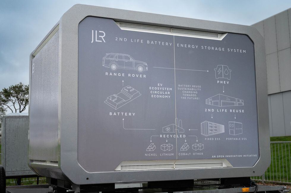 la innovadora idea de jlr para dar una segunda vida a las baterías de los autos eléctricos