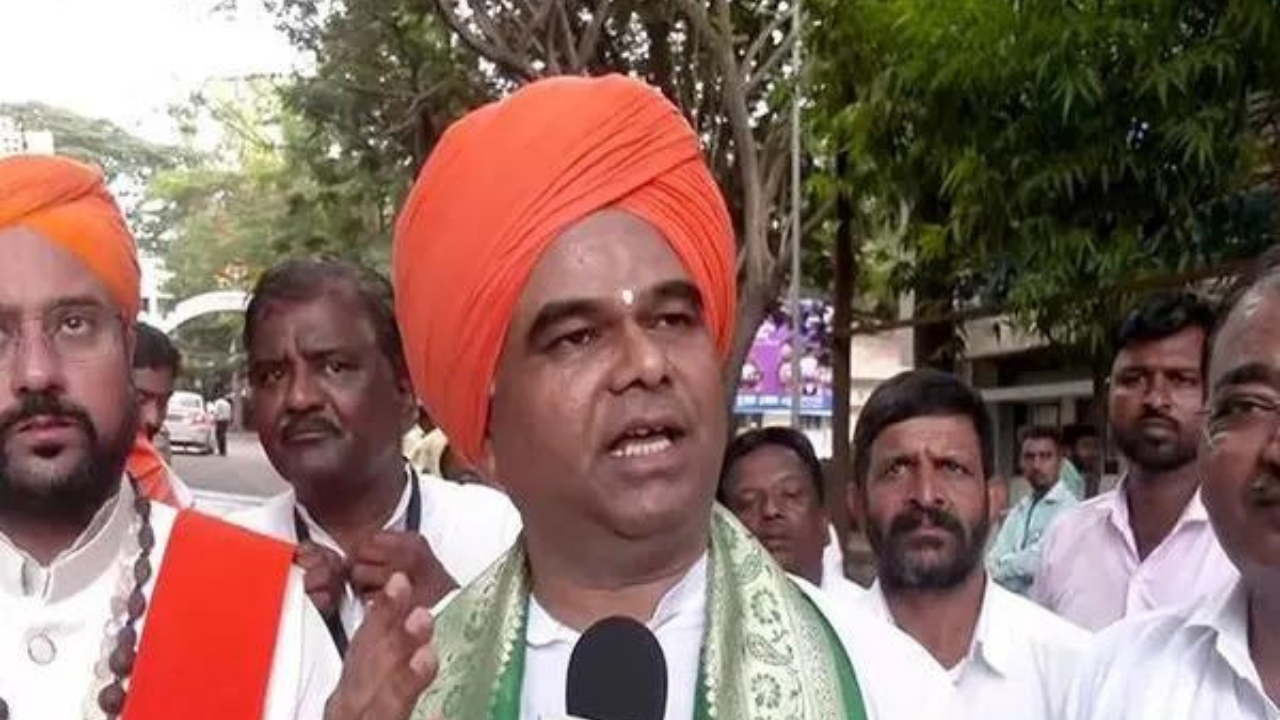 lingayat seer exits contest against union minister pralhad joshi