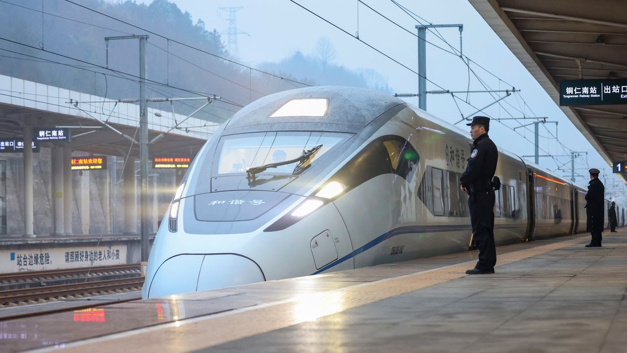 中国の不良債務者に罰、旅行も高速列車も禁止