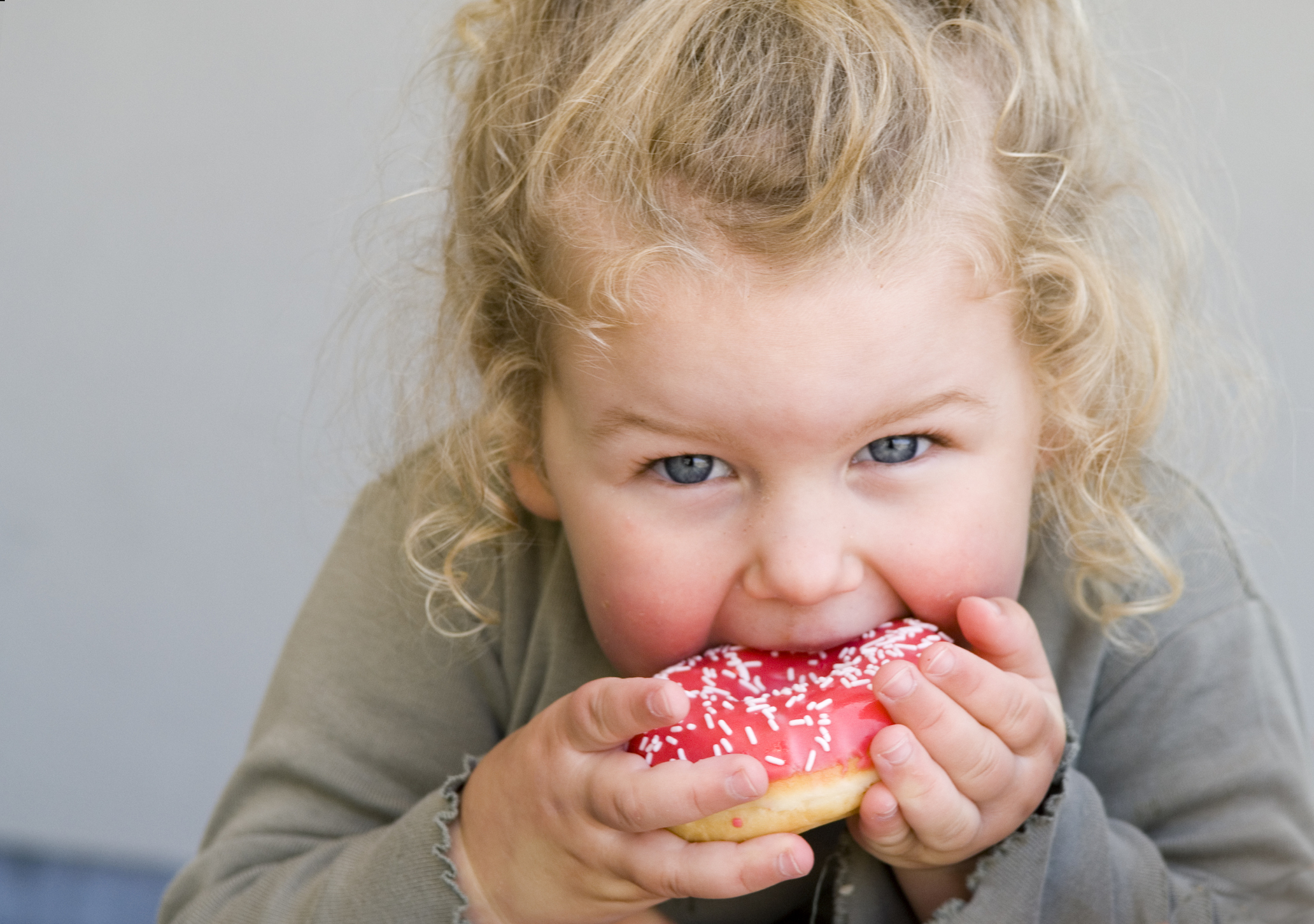 μύθος ότι η υπερβολική κατανάλωση ζάχαρης κάνει τα παιδιά υπερκινητικά