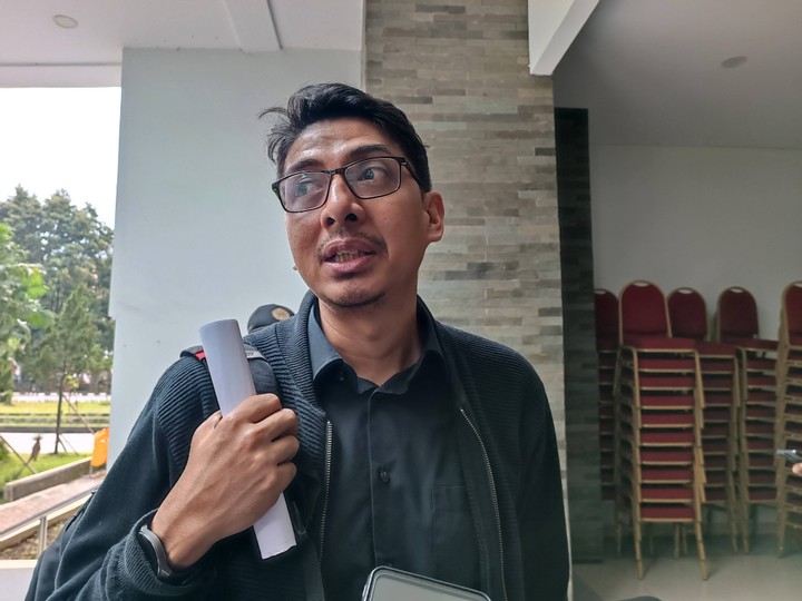 zainal arifin ibaratkan jokowi 'orang kaya main game'