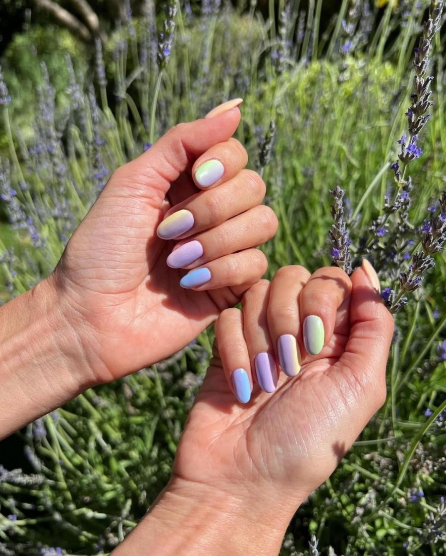 nail trends! γαλλικό manicure με χρώμα και άλλα 3 σχέδια που θα κυριαρχήσουν τους επόμενους μήνες