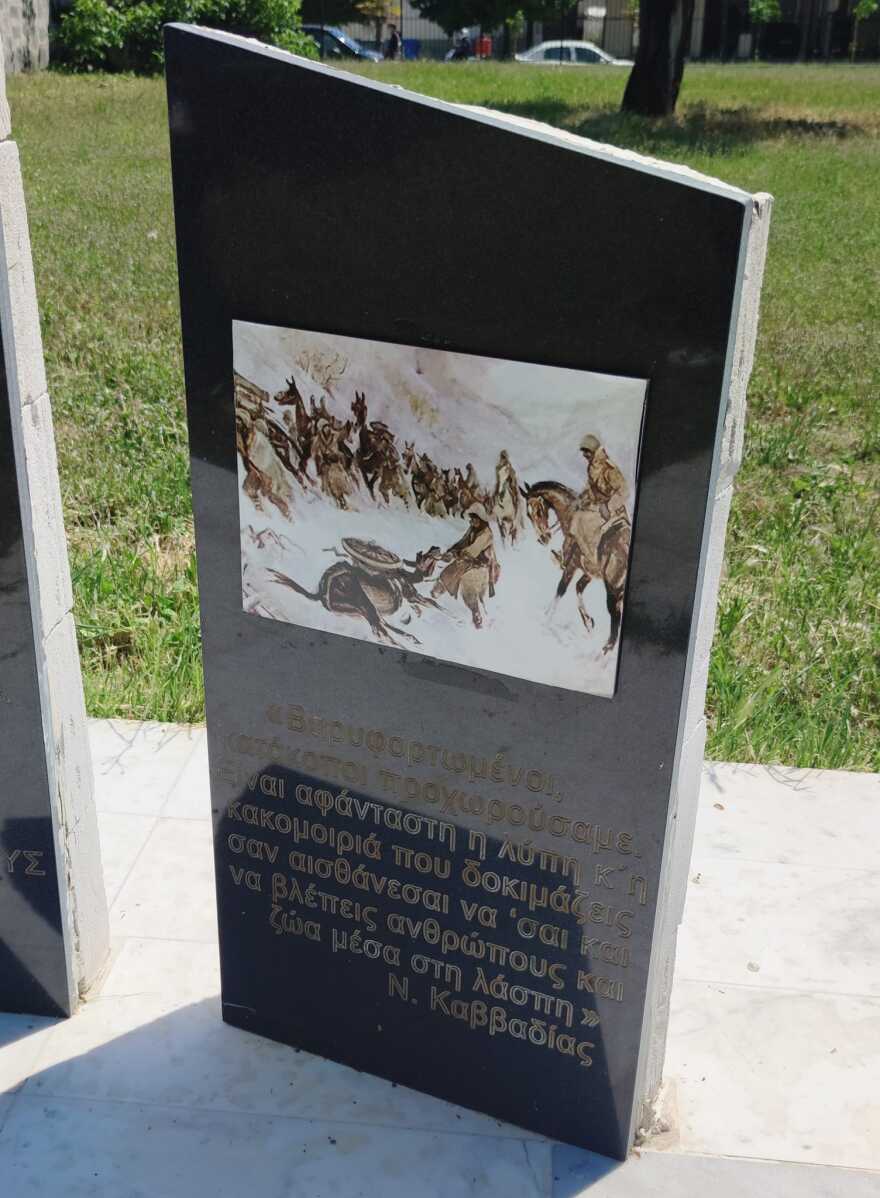 στη λάρισα έφτιαξαν μνημείο για τα πεσόντα... άλογα και μουλάρια: «πολέμησες δίπλα μας νηφάλιο» - δείτε φωτογραφίες