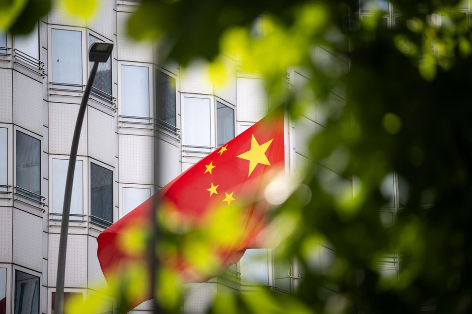 spionage für china: mitarbeiter von afd-spitzenpolitiker krah festgenommen