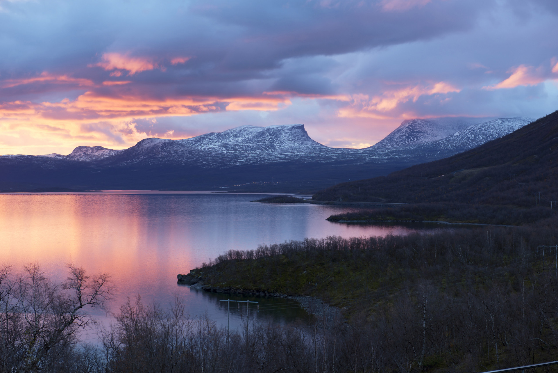 Parmi tous les fjords norvégiens, le Geirangerfjord, avec ses 15 km de long, est l'un des plus impressionnants.<p>Tu pourrais aussi aimer:<a href="https://www.starsinsider.com/n/417988?utm_source=msn.com&utm_medium=display&utm_campaign=referral_description&utm_content=164633v1"> Ces vallées vont vous couper le souffle</a></p>