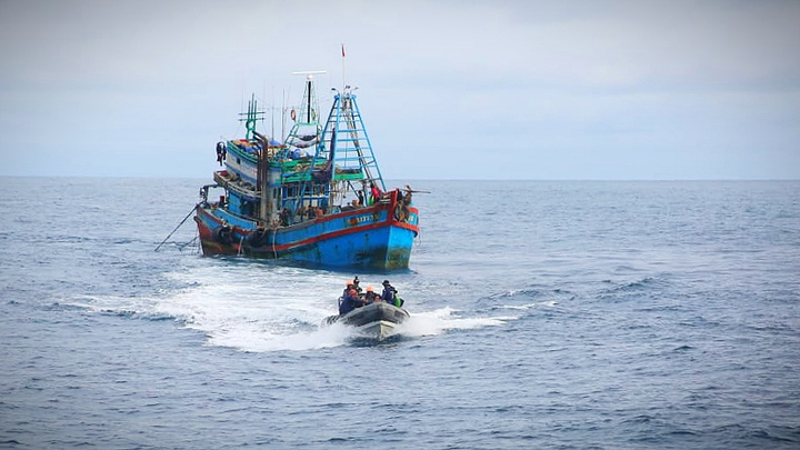 2 kapal misterius berbendera rusia yang curi ikan di ri ternyata asal china