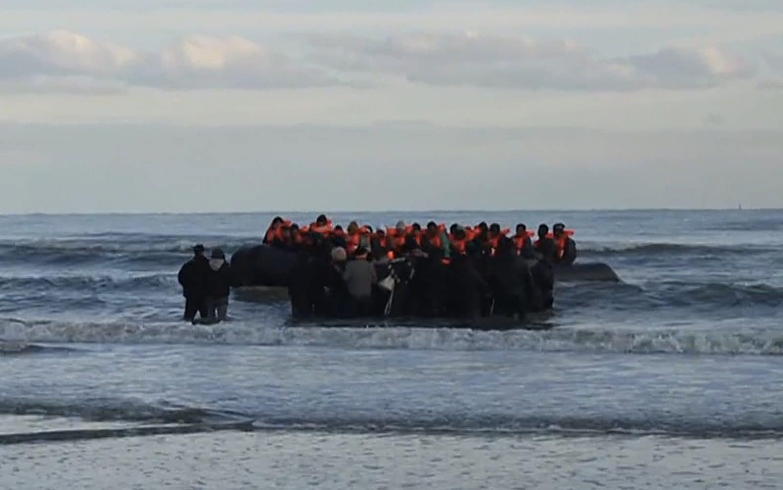 five migrants die crossing channel