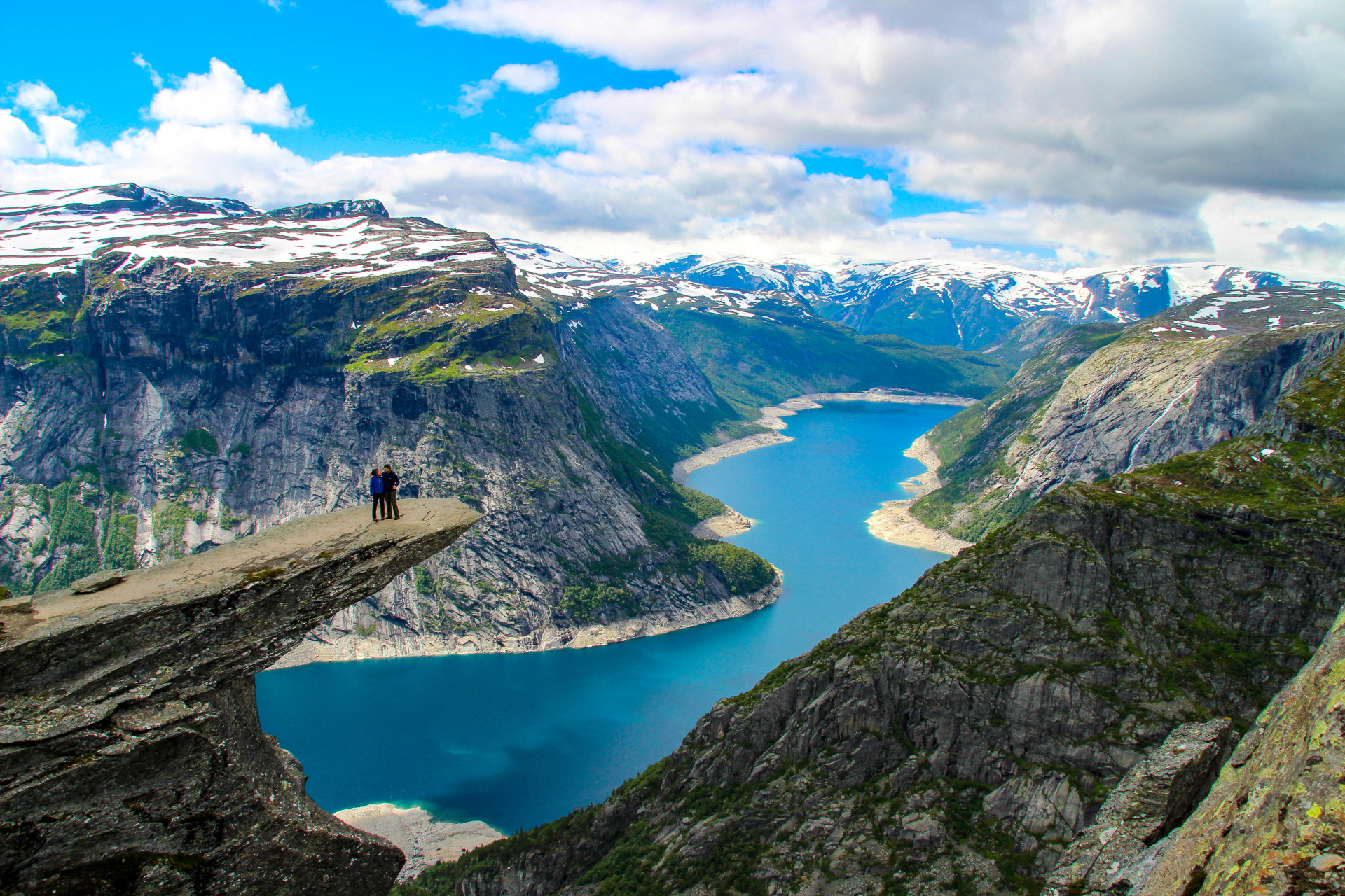 La majestueuse formation rocheuse, appelée Trolltunga, est l'une des plus grandes attractions touristiques de Norvège.<p><a href="https://www.msn.com/fr-fr/community/channel/vid-7xx8mnucu55yw63we9va2gwr7uihbxwc68fxqp25x6tg4ftibpra?cvid=94631541bc0f4f89bfd59158d696ad7e">Suivez-nous et accédez tous les jours à du contenu exclusif</a></p>
