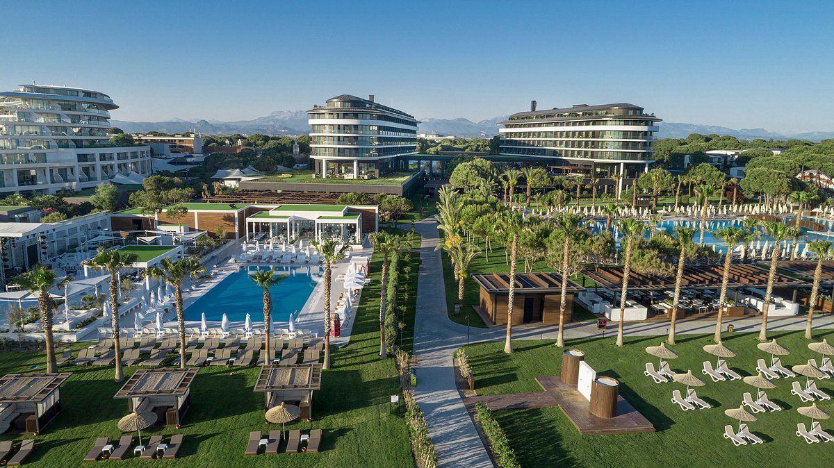 dubai and abu dhabi hotels ranked inside world's top 20 in tripadvisor awards 2024