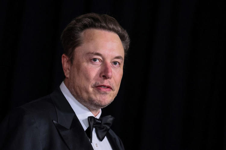 Elon Musk Criticizes Australia for Ordering Removal of Stabbing Video